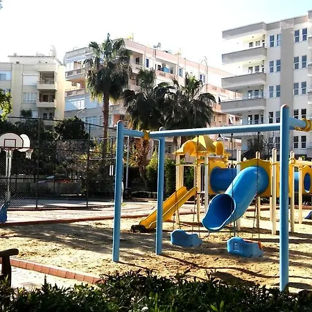 24h Pick-up Service! Beautiful Private House At Cleopatra Beach Included Pick-up, Kitchen, Umbrellas, Parking Space, 100mbps Wifi, Garden, Balcony, Terrace, Barbecue, Whatsapp Support, No Additional Costs! 500 Eur Cashback For 3 Months! Apartmán *